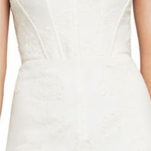 BCBGMAXAZRIA “Alyce” Strapless Lace & Tulle Mermaid Gown – Off White, Size 0 - Picture 7 of 17